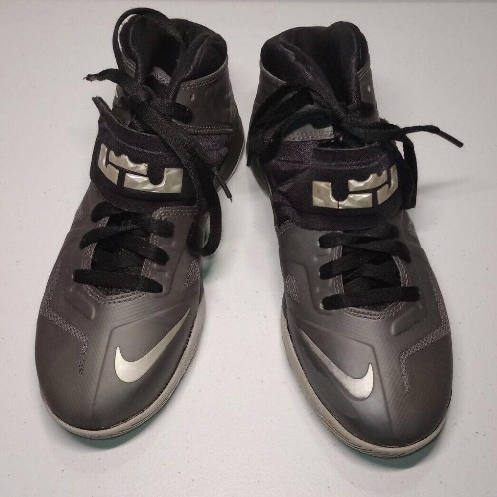 Youth Nike Lebron James Zoom Soldier 599818-020 Basketball Sneaker Shoe Size 7